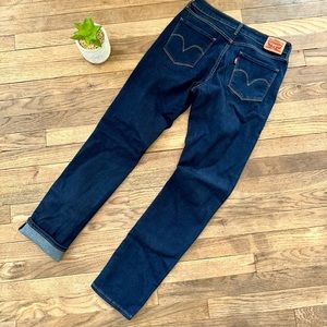 Levi Mid Rise Skinny